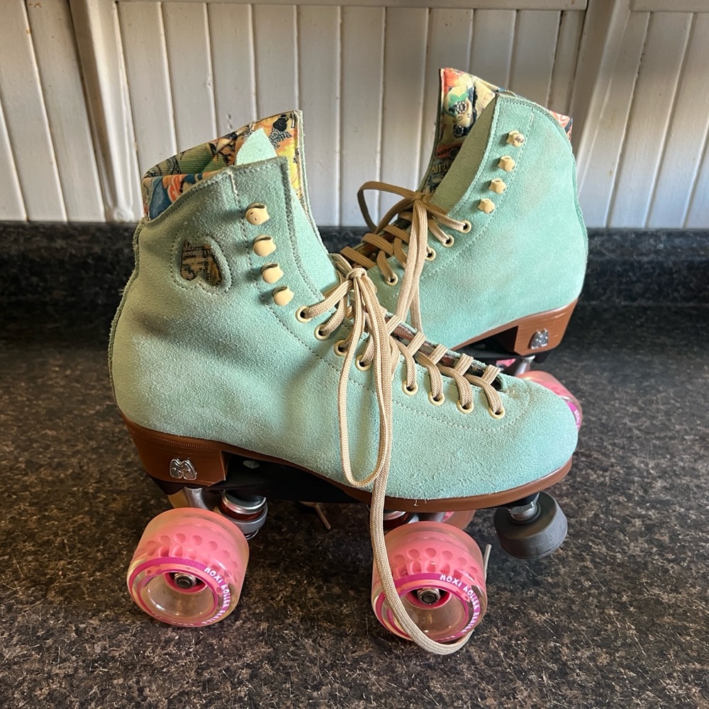 Moxi Lolly Roller Skates – Jelly Roll (Mint) – Size 5.5 Women’s